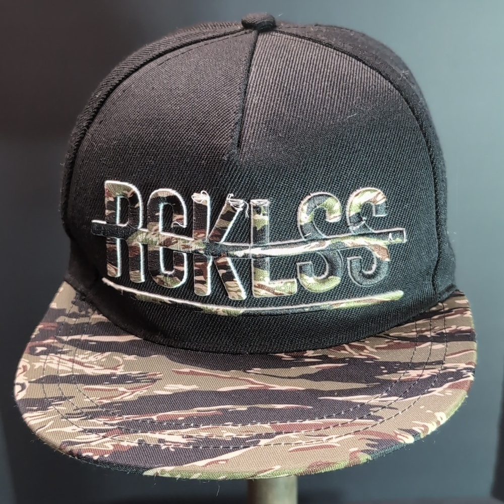 Y&R Young & Reckless Men's Black/Camo Flat Bill Snapback Hat.
